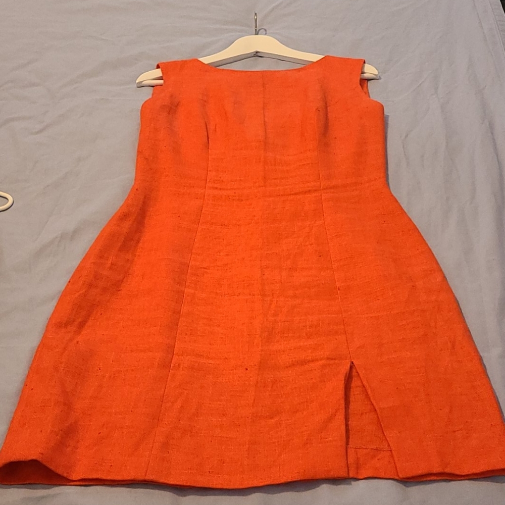 Short linnen dress.